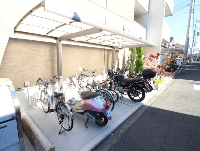 物件外観写真4　(駐輪場)