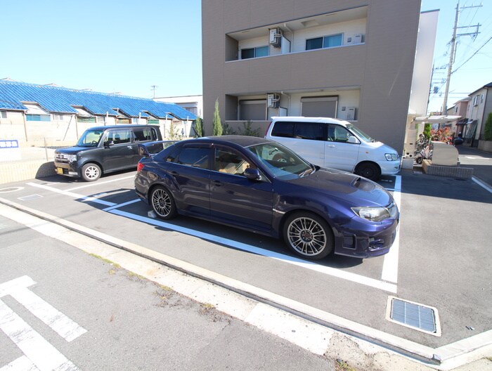 物件外観写真5　(駐車場)