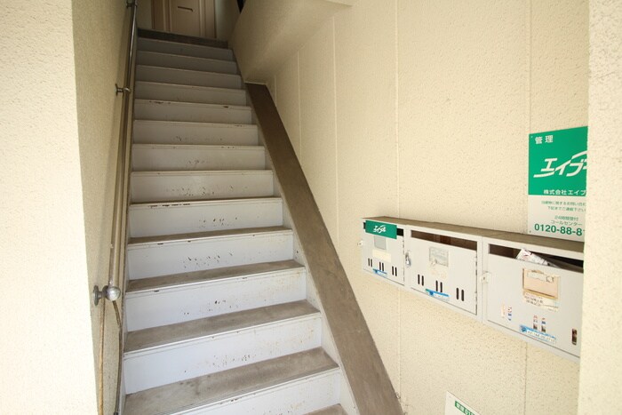 物件外観写真3　(エントランス部分)