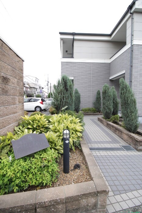 物件外観写真6　(エントランス部分)