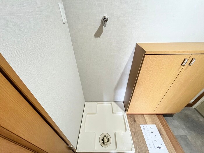 物件内観写真10　(洗濯機置場)