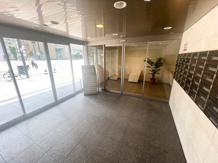 物件外観写真5　(エントランス部分)