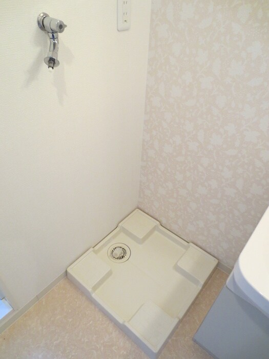 物件内観写真13　(洗濯機置場)