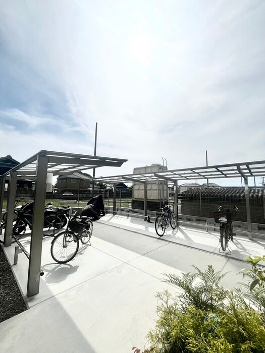 物件外観写真4　(駐輪場)