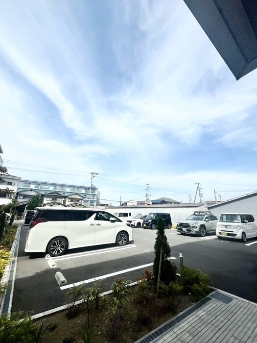 物件外観写真5　(駐車場)