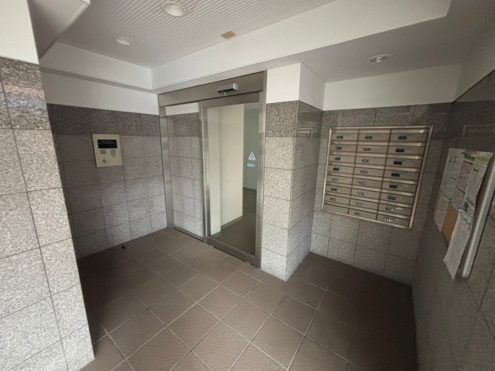 物件外観写真3　(エントランス部分)