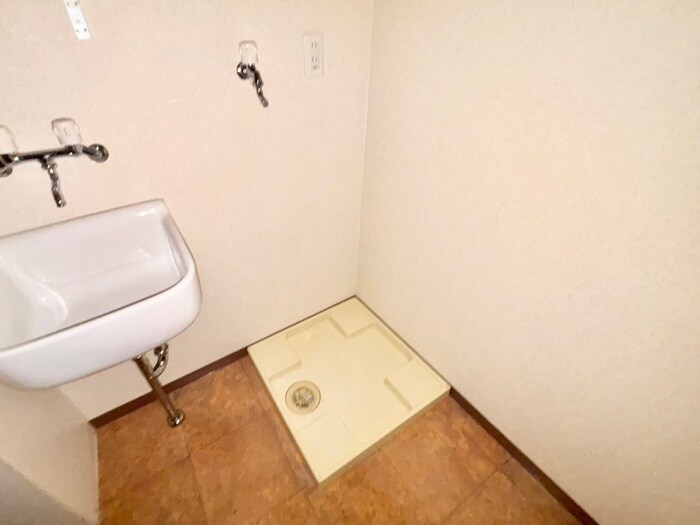 物件内観写真18　(洗濯機置場)