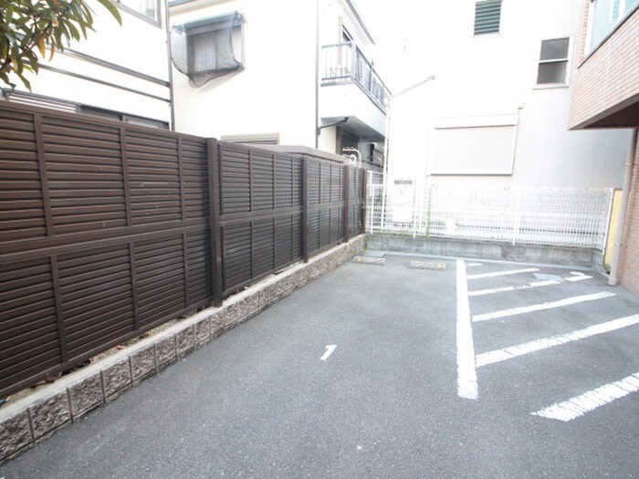 物件外観写真5　(駐車場)