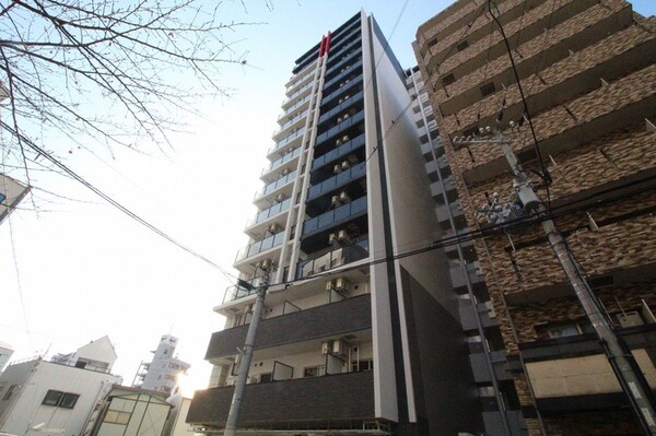 建築中