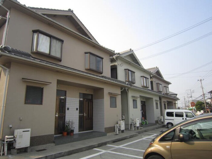 物件外観写真2　(駐車場)