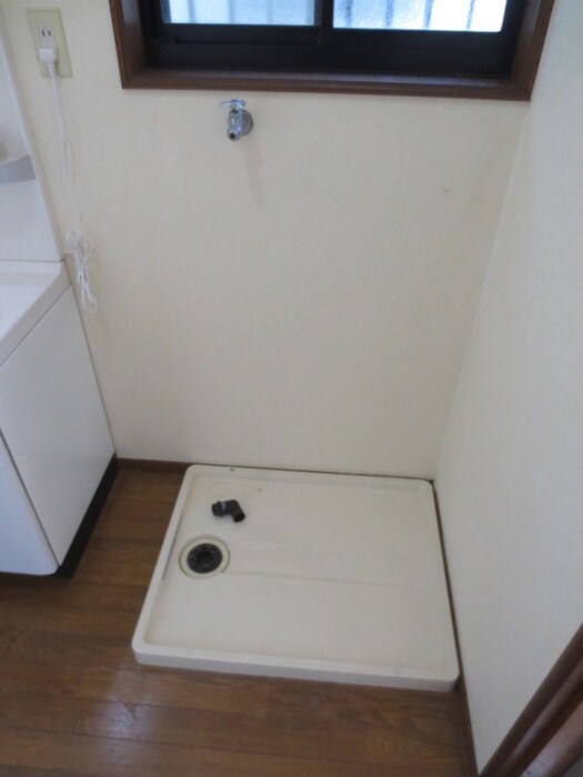 物件内観写真11　(洗濯機置場)