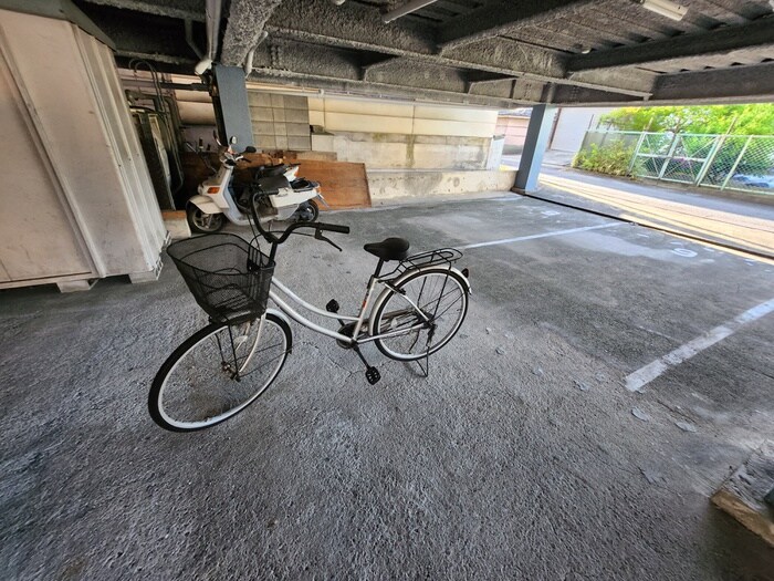 物件外観写真5　(駐輪場)