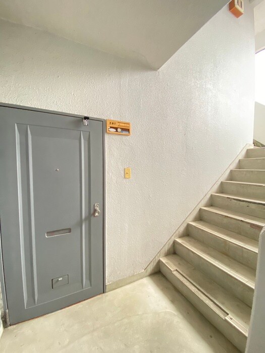 物件外観写真4　(エントランス部分)