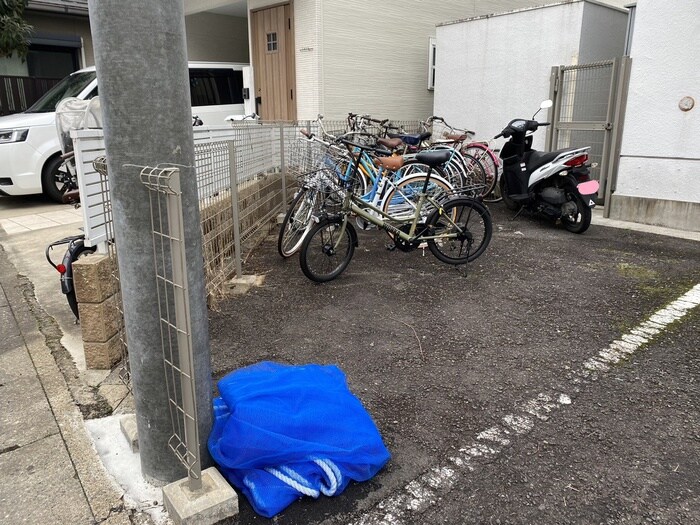 物件外観写真5　(駐輪場)