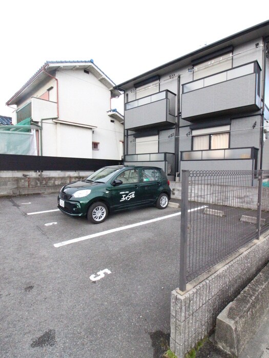 物件外観写真3　(駐車場)