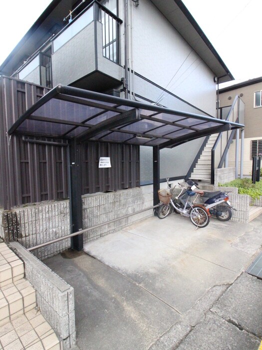 物件外観写真4　(駐輪場)