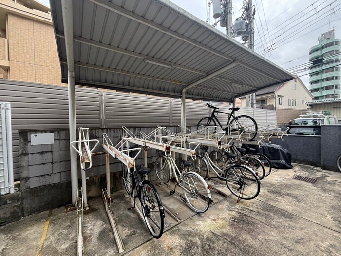 物件外観写真5　(駐輪場)