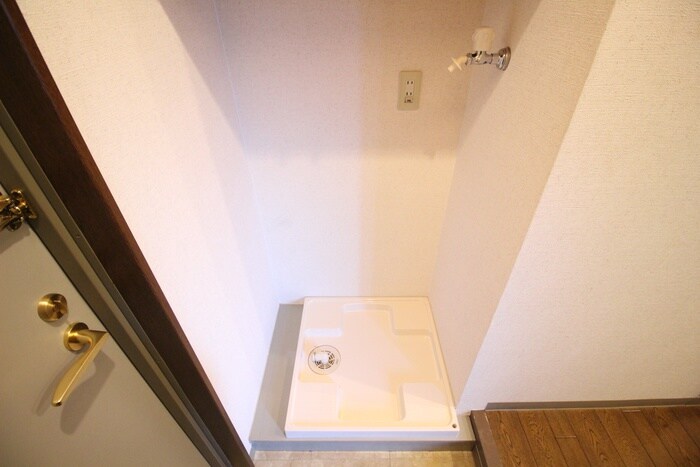 物件内観写真15　(洗濯機置場)