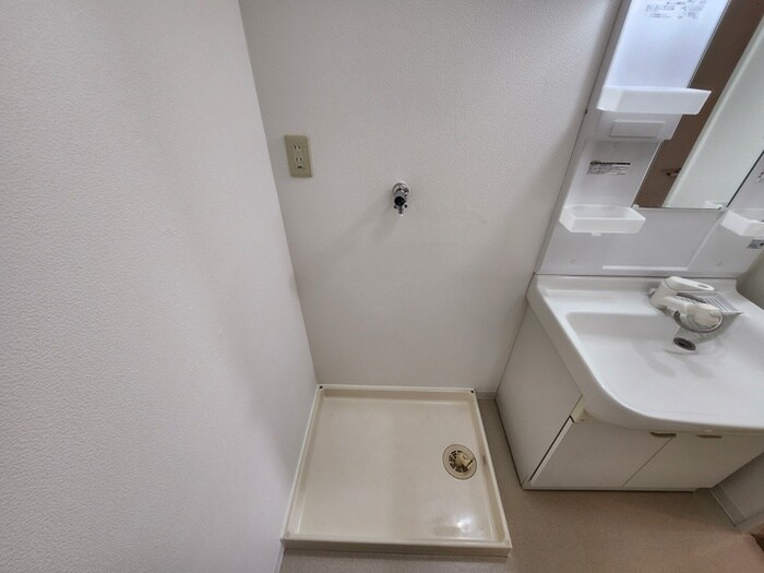 物件内観写真10　(洗濯機置場)