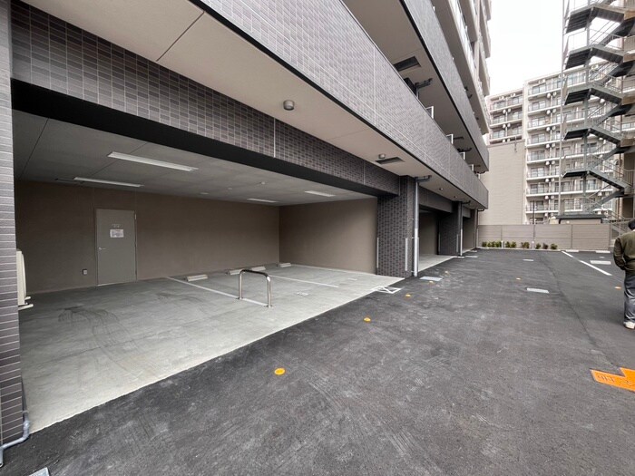 物件外観写真6　(駐車場)