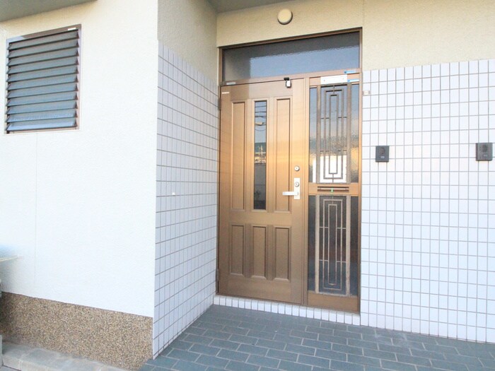 物件外観写真5　(エントランス部分)