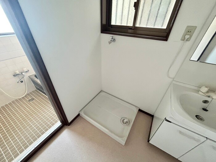 物件内観写真13　(洗濯機置場)