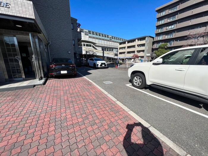 物件外観写真4　(駐車場)