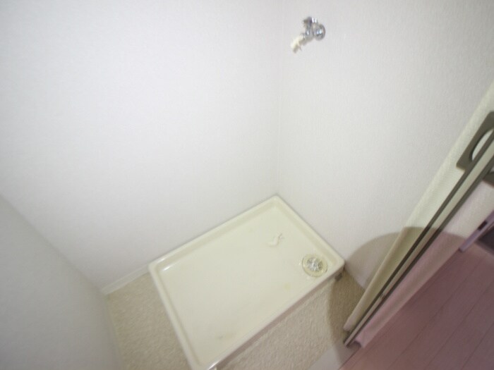 物件内観写真14　(洗濯機置場)