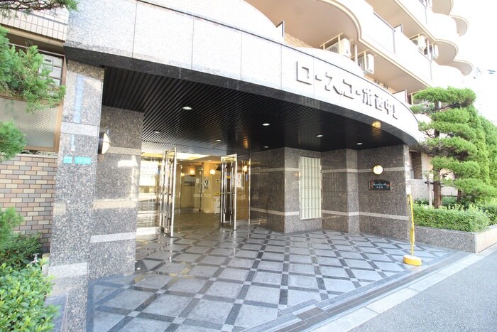 物件外観写真2　(エントランス部分)