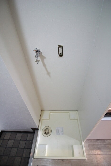 物件内観写真10　(洗濯機置場)