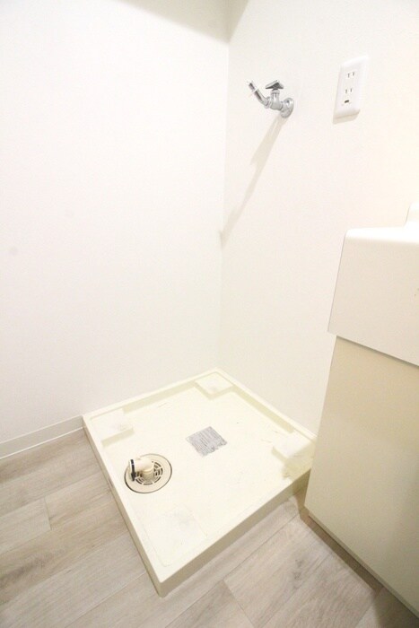 物件内観写真12　(洗濯機置場)