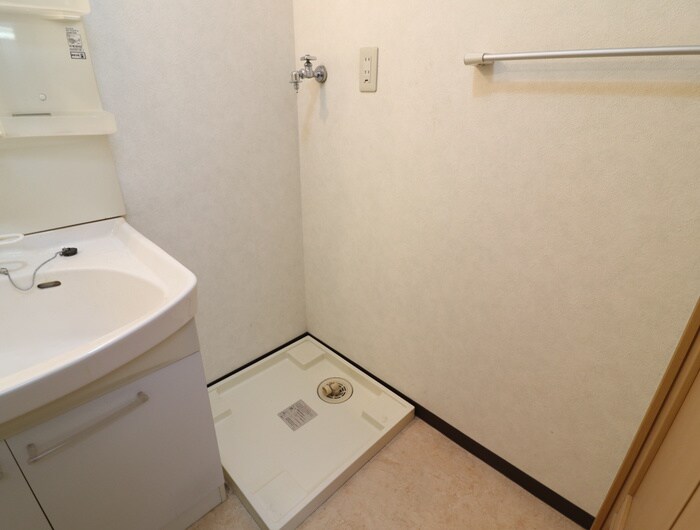 物件内観写真10　(洗濯機置場)