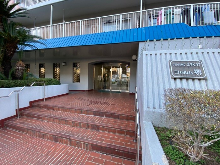 物件外観写真2　(エントランス部分)