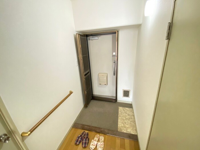 物件内観写真14　(玄関)