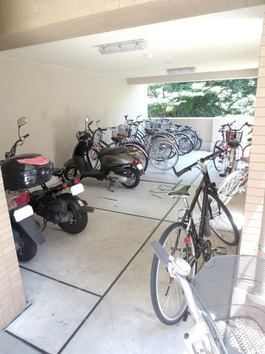 物件外観写真2　(駐輪場)