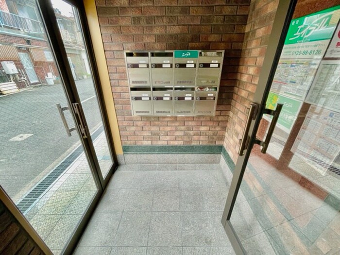 物件外観写真5　(エントランス部分)