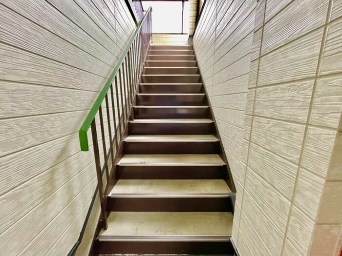 物件外観写真6　(エントランス部分)