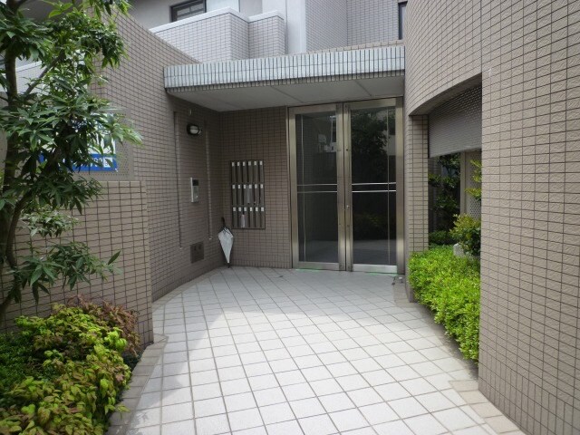 物件外観写真2　(エントランス部分)