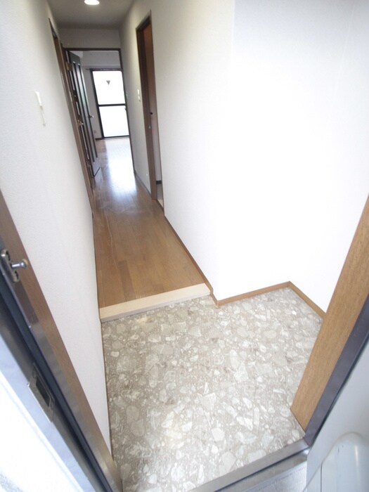 物件内観写真7　(玄関)