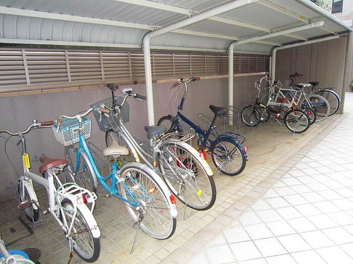 物件外観写真4　(駐輪場)