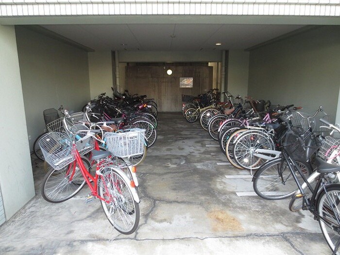 物件外観写真5　(駐輪場)