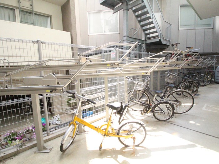 物件外観写真6　(駐輪場)