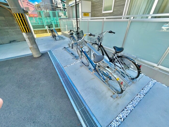 物件外観写真4　(駐輪場)