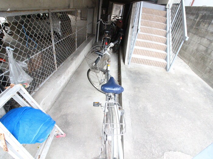 物件外観写真5　(駐輪場)