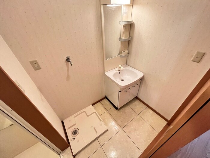 物件内観写真13　(洗濯機置場)