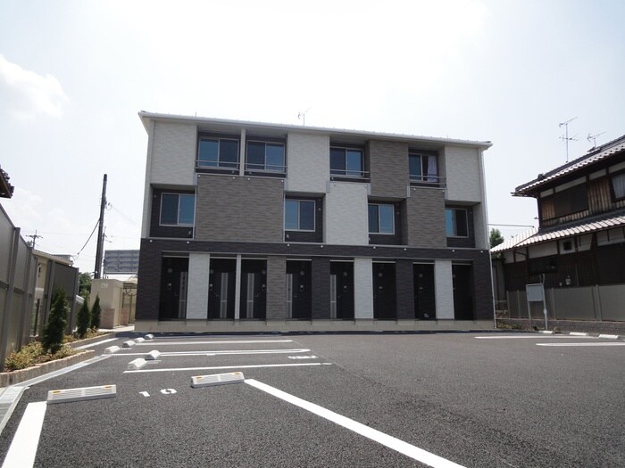 物件外観写真3　(駐車場)