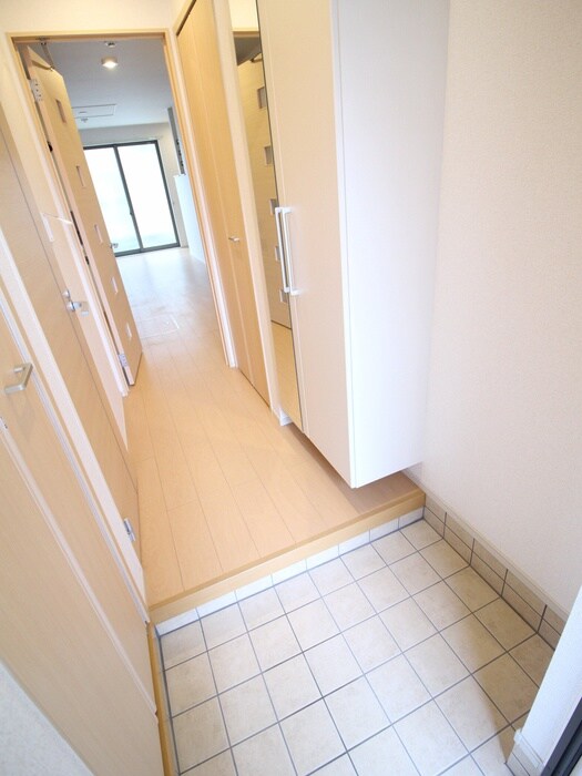 物件内観写真12　(玄関)