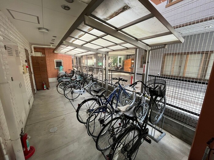 物件外観写真3　(駐輪場)