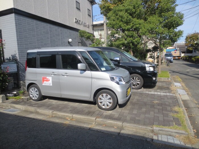 物件外観写真4　(駐車場)