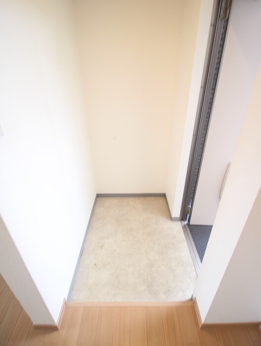 物件内観写真4　(玄関)